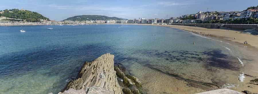 Guipúzcoa - San Sebastián 040 - bahía de La Concha y playa de La Concha.jpg